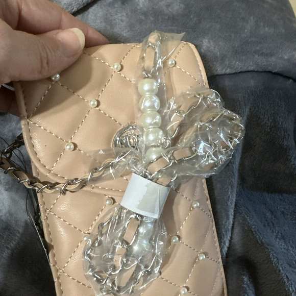 Badgley Mischka Pink Pearls Strap Phone Case Crossbody NWT MSRP $69 - Picture 4 of 7